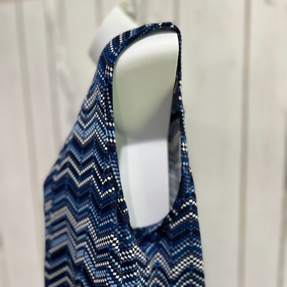 New Directions Blue & White Geometric Chevron Sleeveless Top, SzL - Picture 7 of 15